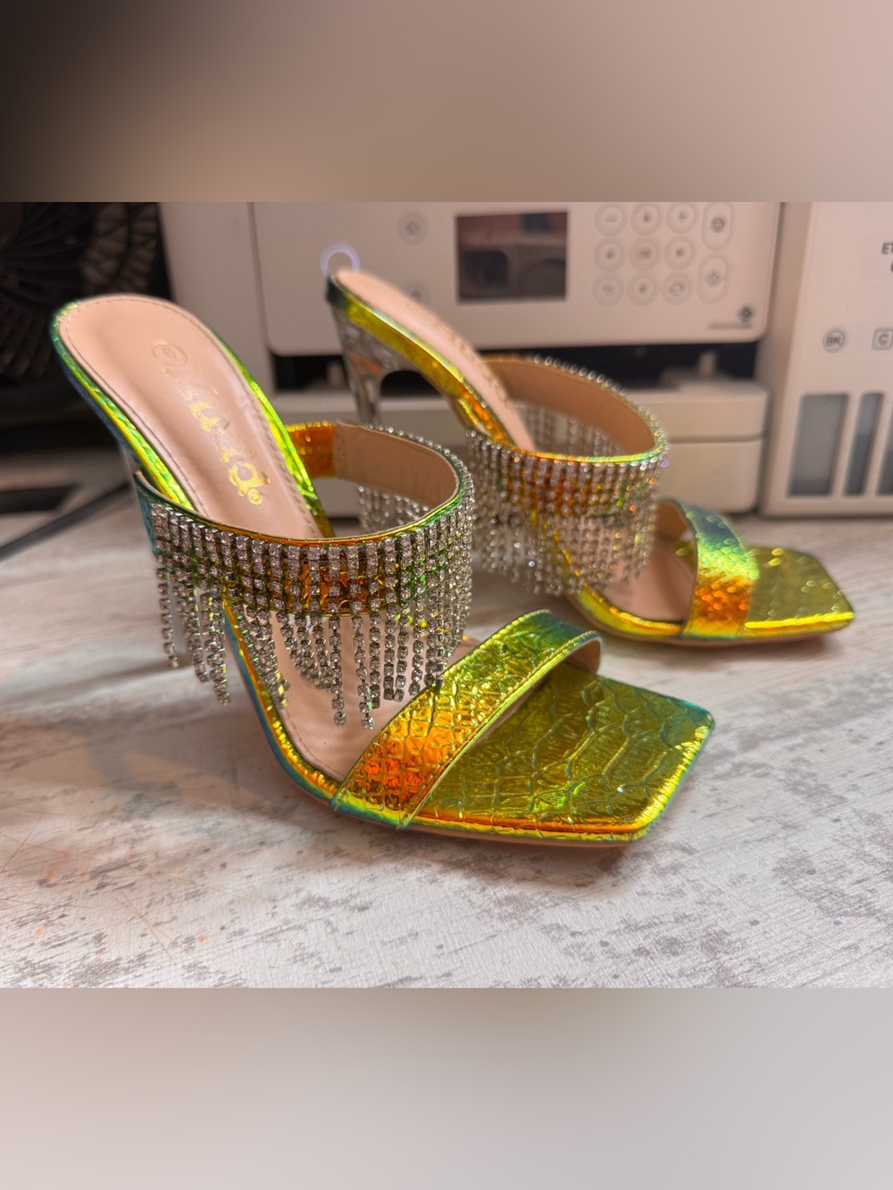 Mudd Velina Iridescent Chameleon Metallic Rhinestone Fringe Heels Size 6,H 4.5”
